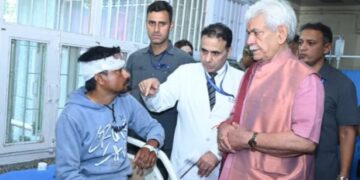 LG Sinha Visits SKIMS, Inquires About Health of Pilgrims Injured in Ganderbal Accident