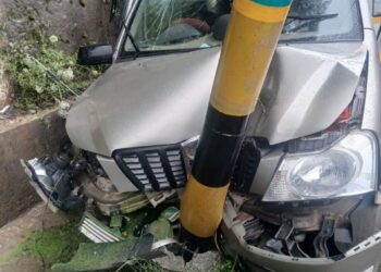 Five Injured as Xylo Rams Into Electric Pole at Hayan Bridge in Ganderbal
