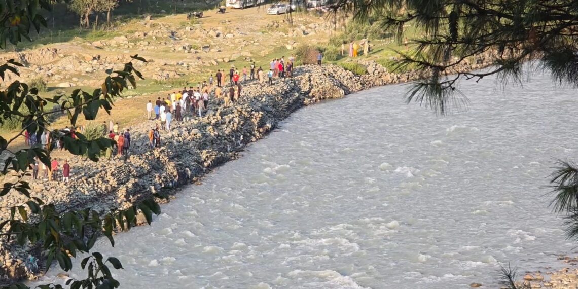 18-Year-Old Srinagar Youth Feared Drowned in Nallah Sindh in Ganderbal