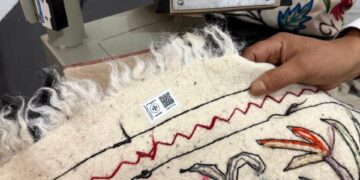 GI QR labelling begins at Quality Control Lab of Handicrafts Dept