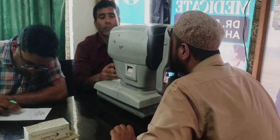 Free Eye Free Check-up Camp Held at Shirpora Pattan