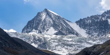 Season’s First Snowfall Blankets Kashmir’s Higher Reaches, Kaobal Gali and Gumri-Zojila Turn White