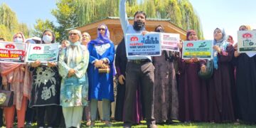 NHM Employees in Ganderbal Raise ‘Equal Work, Equal Pay’ Demand, Seek Regularisation and Job Security