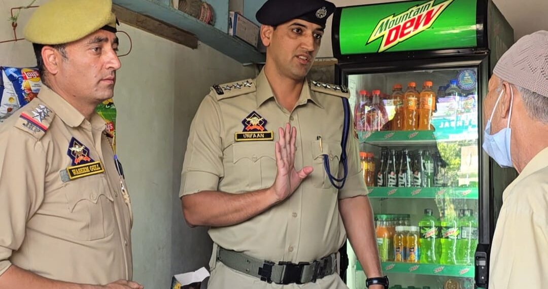 No Escape From Ganderbal Police: Cigarette Sellers Near Schools, Colleges Under Watch