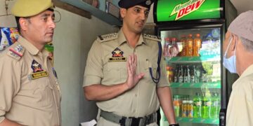 No Escape From Ganderbal Police: Cigarette Sellers Near Schools, Colleges Under Watch