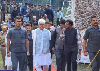 LG Sinha Flags Off Annual Harmukh-Gangabal Yatra From Naranag
