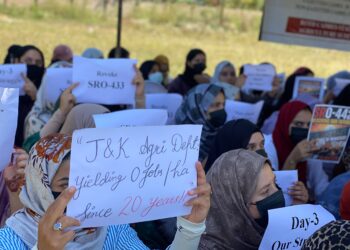 Agri graduates protest in Sopore, say no recruitment in 20 years