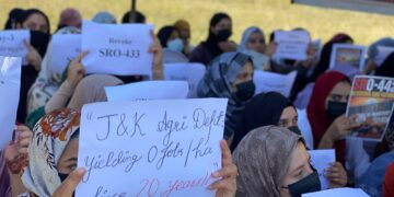 Agri graduates protest in Sopore, say no recruitment in 20 years