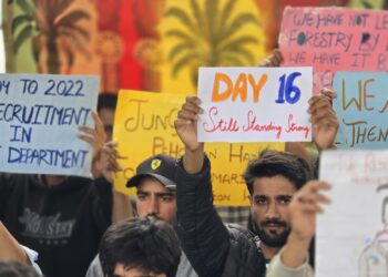 Forestry Students’ Protest Enters 16th Day, Hunger Strike Continues in Ganderbal
