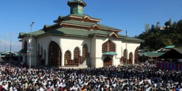 Thousands Gather at Charar-e-Sharief for Urs of Sheikh-ul-Aalam