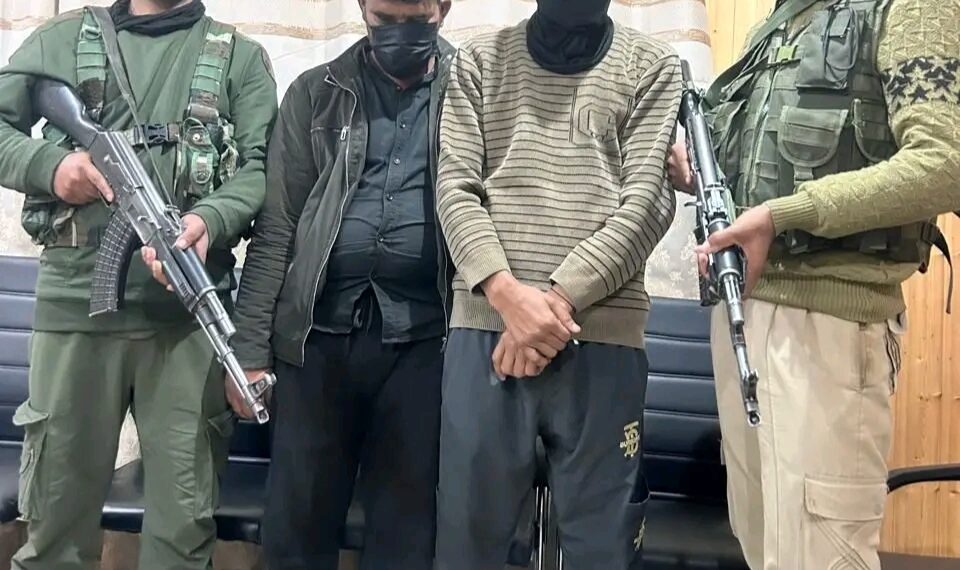 Police foil drug smuggling bid, two held in Pulwama