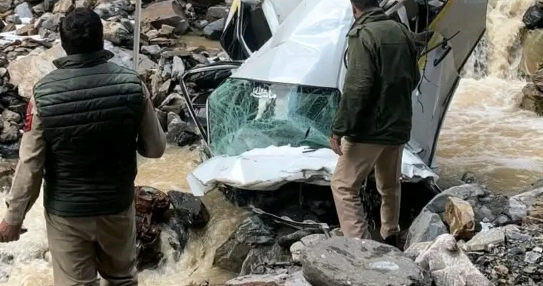 Two dead, 2 missing after vehicle falls in Nallah on Mughal Road