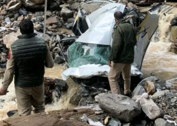 Two dead, 2 missing after vehicle falls in Nallah on Mughal Road