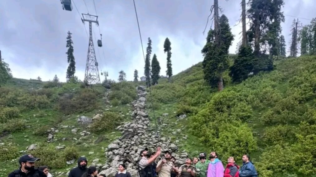 Gulmarg Gondola Glitch: 184 stranded tourists safely evacuated so Far