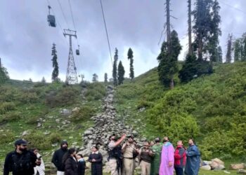Gulmarg Gondola Glitch: 184 stranded tourists safely evacuated so Far