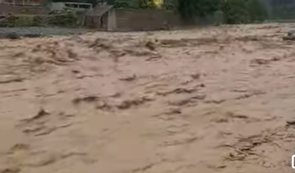 Two Cloudbursts Trigger Flash Floods in Doda’s Bhalessa; Roads Blocked