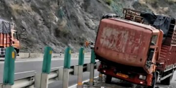 Driver Dies After Truck Hits Divider In Ramban