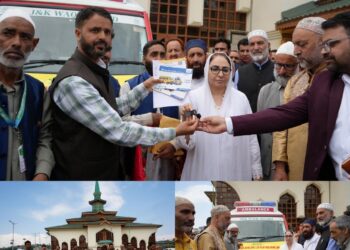 Dr Darakhshan hands over Ambulance to the people at Chrar-e-Sharif