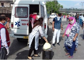 COVID-19: IRCS distributes food items to needy families