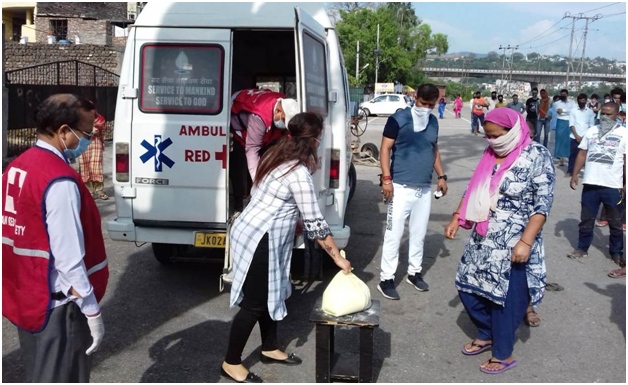 COVID-19: IRCS distributes food items to needy families