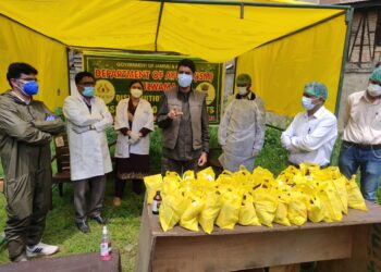 Director H&ME inaugurates AYUSH immunity kits distribution at PHC Kakpora
