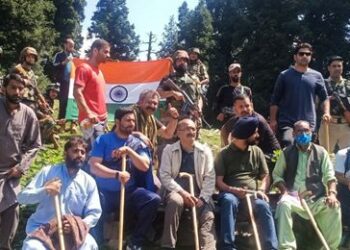 In a first, soldiers and people trek in North Kashmir