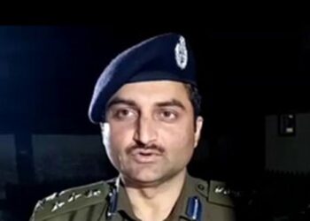 Don’t Travel on Srinagar-Jammu Highway Until Weather Clears : IGP Traffic To Travelers