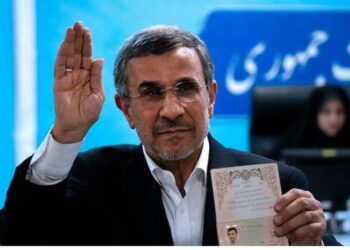 Former Iranian President Mahmoud Ahmadinejad enters presidential fray