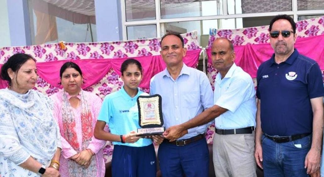 Jt. Dir YSS felicitates Jiya Manhas for bagging Ist Position at Moscow Wushu C’ship