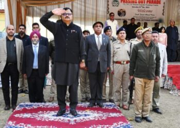Javed Rana visits B’pora, interacts with public delegations, Also inspects G&BB Hostel