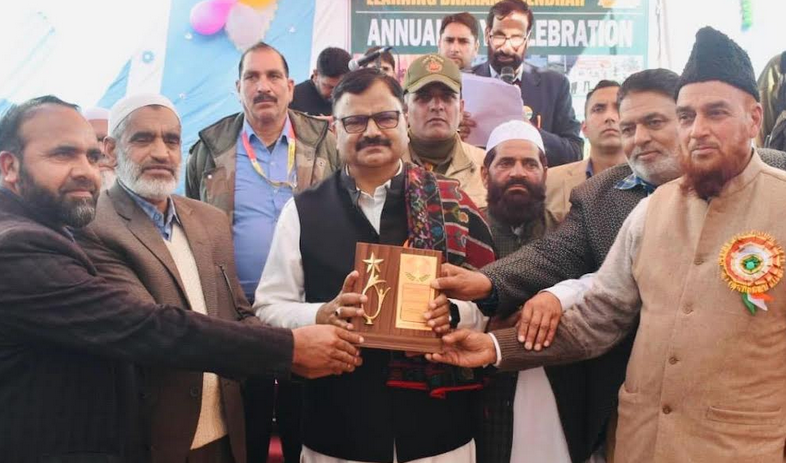 Javed Rana attends annual day at Modern Institute of Creative Learning, Dharana Mendhar