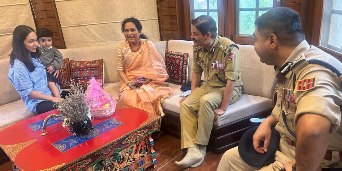 J&K DGP, IGP Kashmir visited Kirti Chakra awardee DSP Humayun home