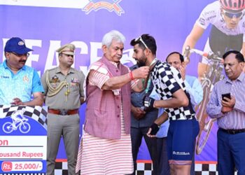 J&K LG Manoj Sinha attends ‘Pedal for Peace’ Award Ceremony at Srinagar-Pic/Kashmir Horizon