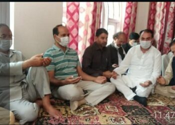 JKAP delegation led by G H Mir visits slain worker’s residence in Kulgam, demands thorough security review of political activists across J&K