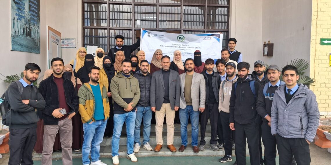 JKEDI Shopian concludes 20 day ESDP batch at GDC Shopian under RAMP Initiative