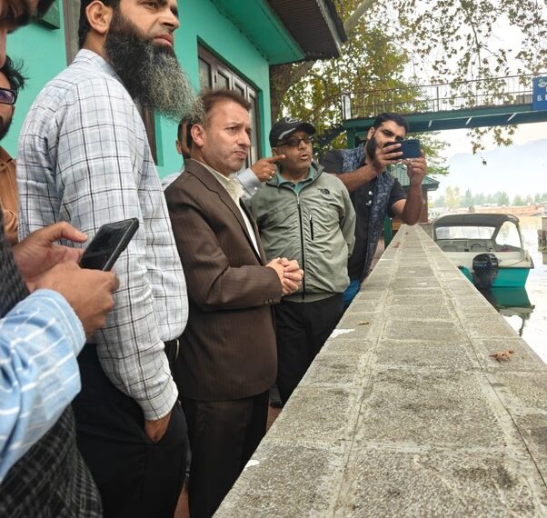 Vice Chairman JKLCMA visits TchuntiKhul, Dal Lock Gate
