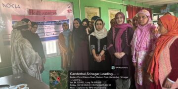 JKRLM holds health awareness progs in Wakura, Safapora