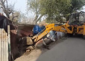 JMC conducts demolition drive at multiple locations in Jammu