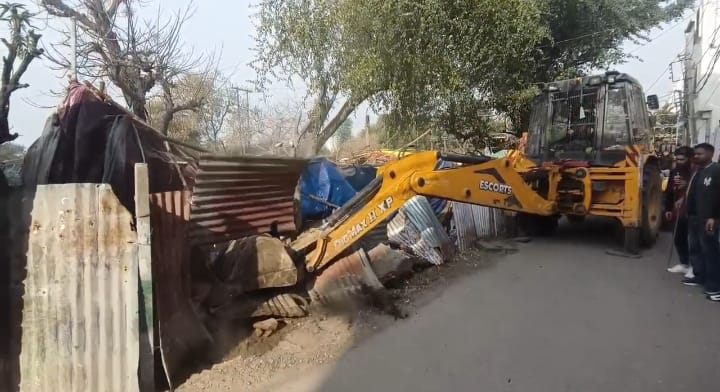 JMC conducts demolition drive at multiple locations in Jammu