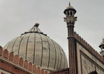 Jama Masjid: Finial falls off main dome, 2 injured
