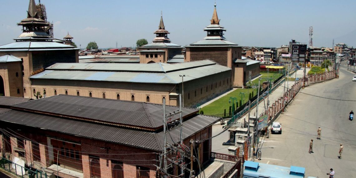 COVID-19 lock down: No congregational prayers in most shrine, mosques in Kashmir