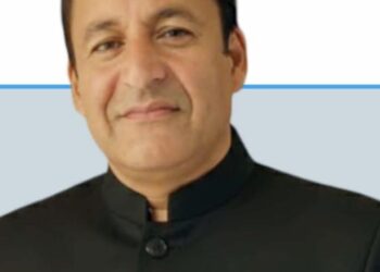 Javid Dar greets people on National Voters’ Day, calls for active participation