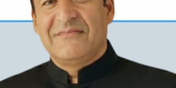 Javid Dar greets people on National Voters’ Day, calls for active participation