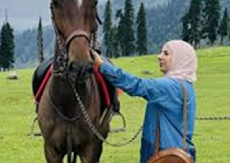 Jordan tourist surprised to see Kashmir’s hospitality, receives gifts, attends weddings