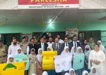 Chief Justice J&K visits Bgam, inspects facilities at ‘Pareesha’