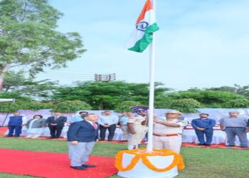 Justice Tashi Rabstan hoists National Flag at Jammu wing of High Court