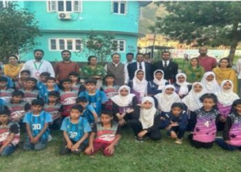 Justice Tashi visits Child Care institutions “Palaash”, “Pareesha” at Nishat, Srinagar