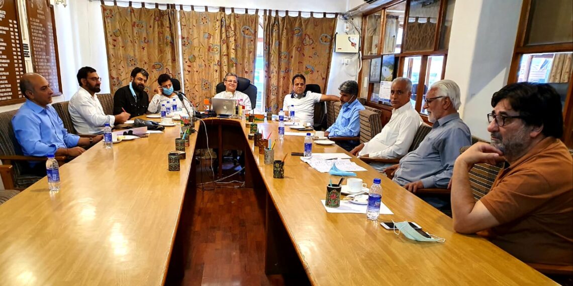 KCC&I discusses draft policy/guidelines for houseboats in Dal, Nigeen lakes with all stakeholders