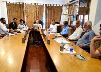 KCC&I discusses draft policy/guidelines for houseboats in Dal, Nigeen lakes with all stakeholders