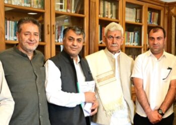 Delegation of KCC&I led by Javid Ahmed Tenga calls on LG